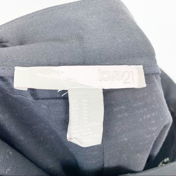 Forever 21 | Black + White Structured Jacquard High Waist Trouser Shorts - Picture 4 of 5